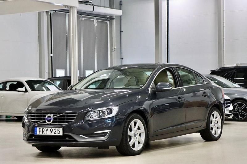 Grå Begagnad 2014 Volvo S60 Summum Sedan | 159 400 kr (Marknadspris) - Bild 1/4