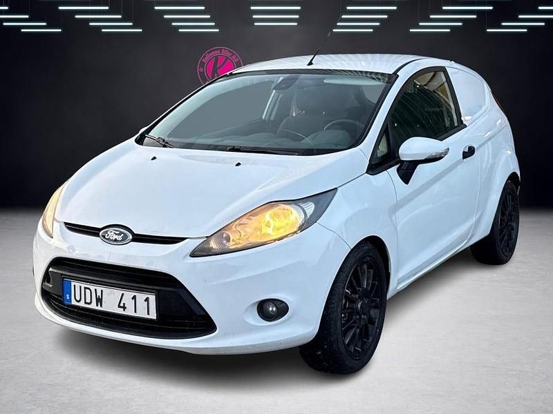 Begagnad Ford Fiesta 69 HK (50 kW) 2011 Vit Halvkombi