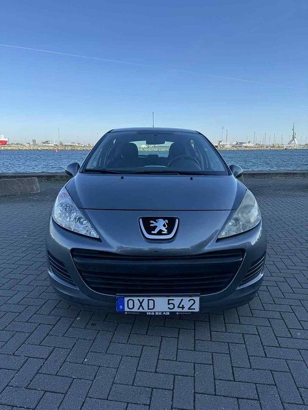 Grå metallic Begagnad 2010 Peugeot 207 Halvkombi | 21 900 kr (Bra pris) - Bild 1/4