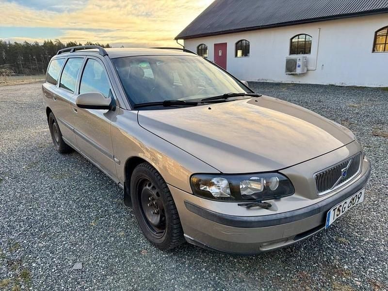 Brun Begagnad 2003 Volvo V70 Business Edition Kombi | 16 900 kr (Bra pris) - Bild 1/4