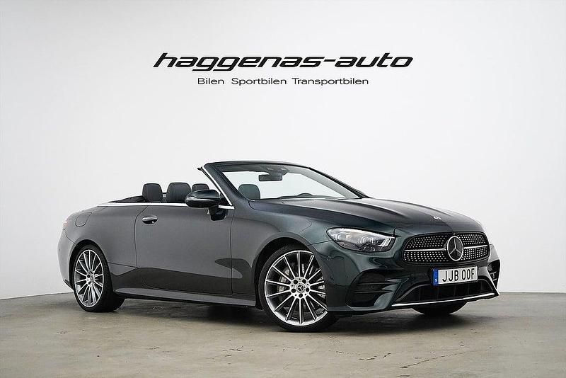Smaragdgrön Begagnad 2020 Mercedes E300 AMG Cab | 569 000 kr - Bild 1/4