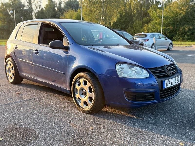 Blå Begagnad 2005 VW Golf IV Trendline Halvkombi | 16 500 kr (Bra pris) - Bild 1/4