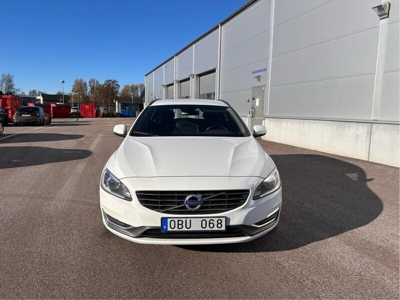 Vit Begagnad 2014 Volvo V60 Momentum Kombi | 75 000 kr (Bra pris) - Bild 1/4