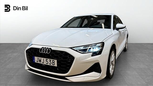 Glaciärvit metallic Begagnad 2024 Audi A3 Advanced Plus Sedan | 299 000 kr (Marknadspris) - Bild 1/4