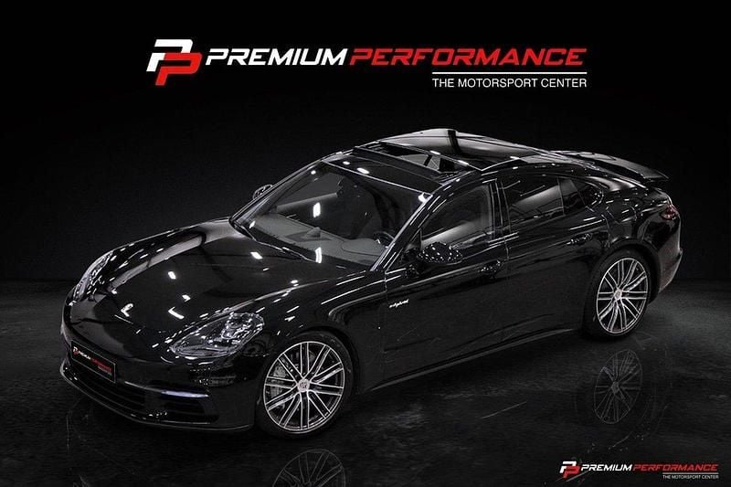 Svart (jet black metallic) Begagnad 2017 Porsche Panamera 4 Sport Sedan | 679 700 kr (Dyr) - Bild 1/4
