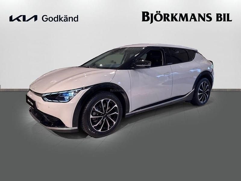Ljusgrå (/glb/ glacier m) Begagnad 2023 Kia EV6 SUV | 499 900 kr (Lite dyr) - Bild 1/4