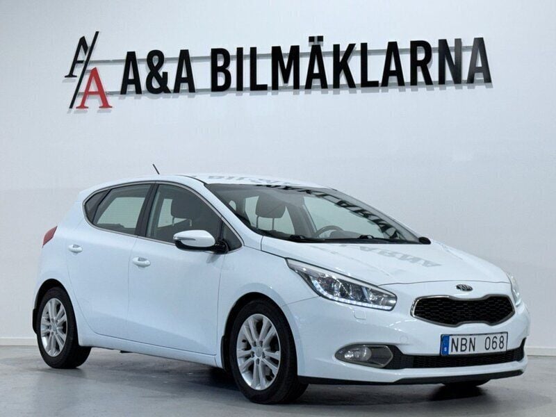 Vit Begagnad 2012 Kia Ceed Comfort Halvkombi | 54 900 kr (Marknadspris) - Bild 1/4