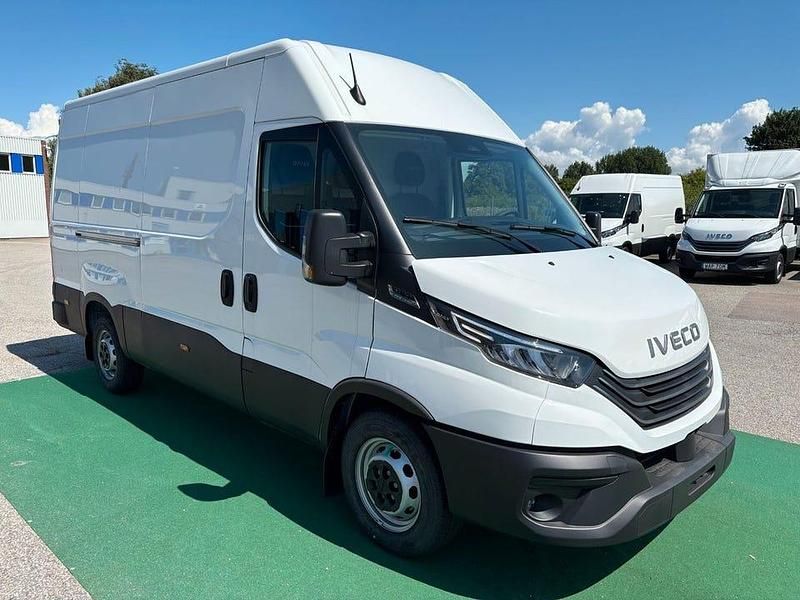 Ny Iveco Daily 136 HK (100 kW) 2025 Vit Van