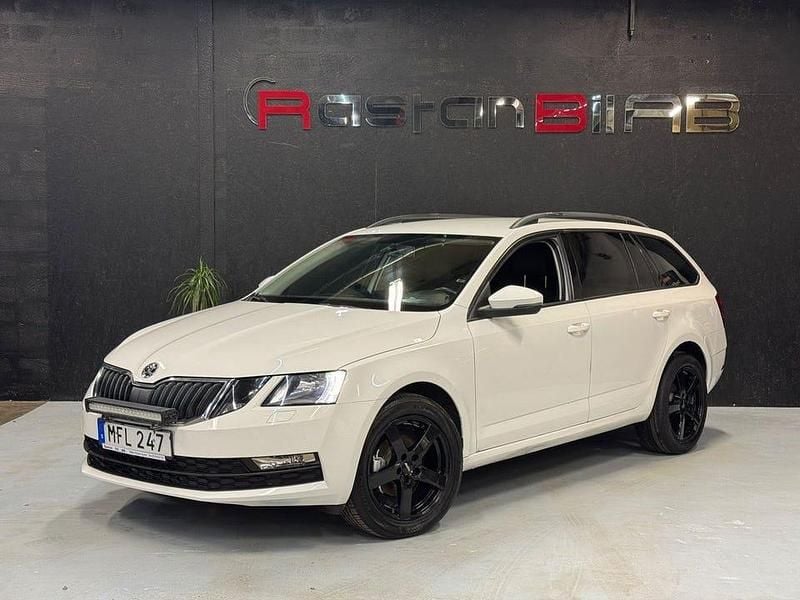 Vit Begagnad 2018 Skoda Octavia Kombi | 129 000 kr (Bra pris) - Bild 1/4