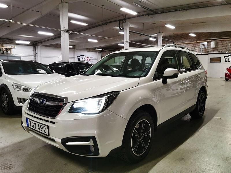 Svart Begagnad 2016 Subaru Forester SUV | 144 900 kr (Marknadspris) - Bild 1/4