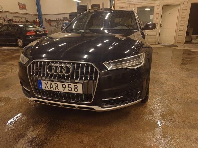 Svart metallic Begagnad 2018 Audi A6 Allroad Kombi | 210 000 kr (Lite dyr) - Bild 1/4