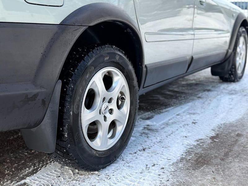 Begagnad Volvo XC70 Kinetic 209 HK (153 kW) 2004 Ljusgrön Kombi