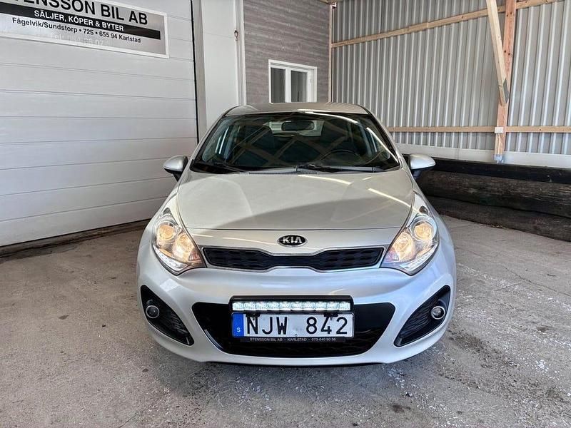 Begagnad Kia Rio 84 HK (61 kW) 2013 Grå Halvkombi