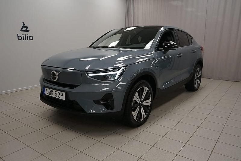 Grå Begagnad 2022 Volvo C40 Plus SUV | 359 900 kr (Marknadspris) - Bild 1/3