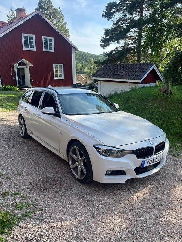 Vit Begagnad 2018 BMW 320 M Sport Kombi | 175 000 kr (Marknadspris) - Bild 1/4