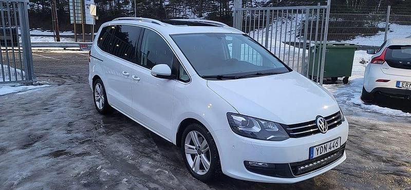 Begagnad VW Sharan 150 HK (110 kW) 2016 Vit Minibuss