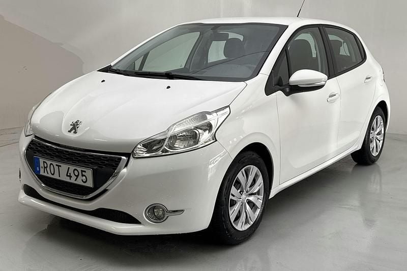 Vit Begagnad 2015 Peugeot 208 Halvkombi | 49 800 kr (Superpris) - Bild 1/4