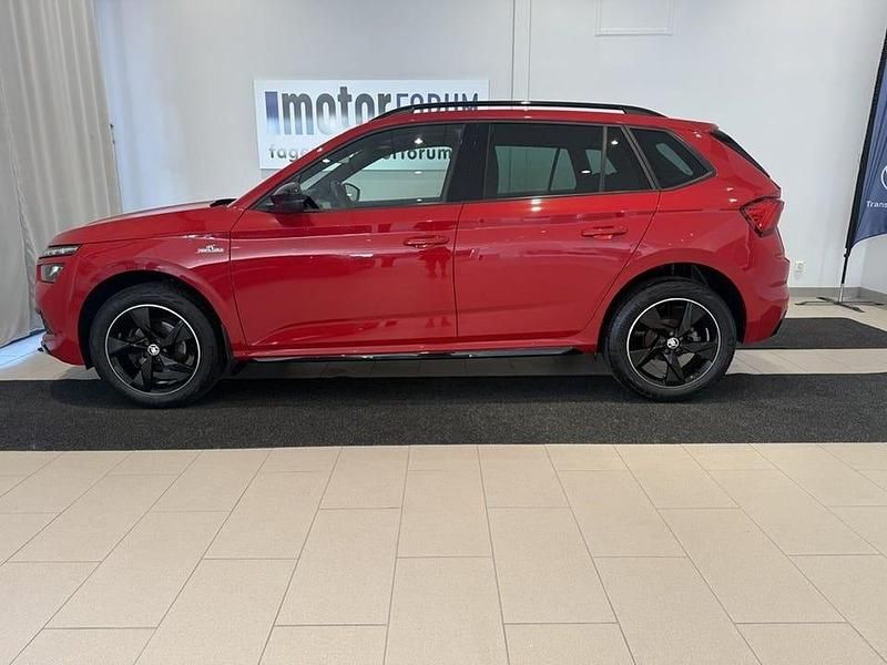 Röd Begagnad 2022 Skoda Kamiq SUV | 234 900 kr (Marknadspris) - Bild 1/4
