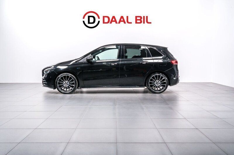Svart Begagnad 2020 Mercedes B250e AMG Minibuss | 289 700 kr (Dyr) - Bild 1/4