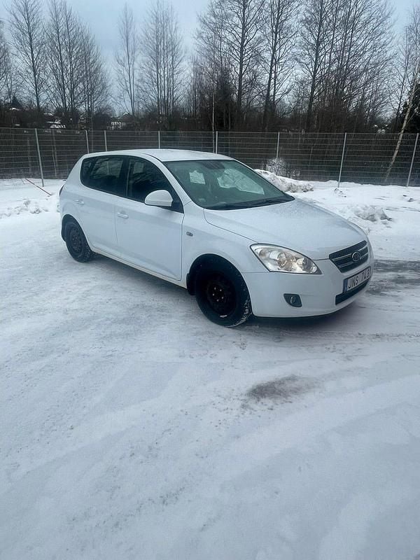 Begagnad Kia Ceed 90 HK (66 kW) 2009 Halvkombi