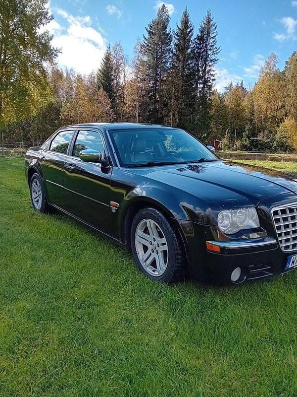 Svart Begagnad 2005 Chrysler 300C Sedan | 65 000 kr (Lite dyr) - Bild 1/4
