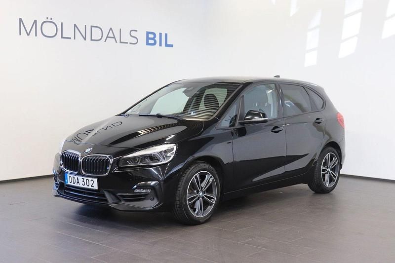 Svart Begagnad 2018 BMW 220 Sport Line Minibuss | 219 900 kr (Lite dyr) - Bild 1/4
