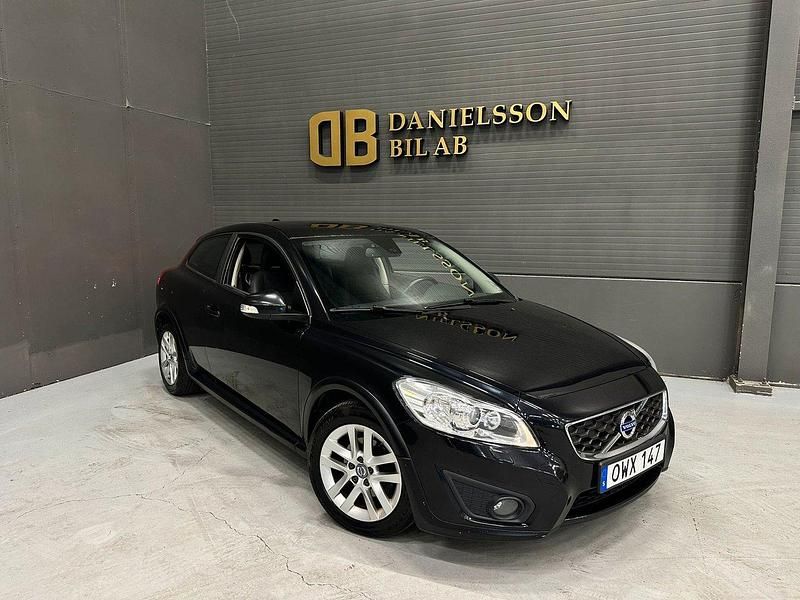 Svart Begagnad 2011 Volvo C30 Momentum Halvkombi | 59 800 kr (Marknadspris) - Bild 1/4
