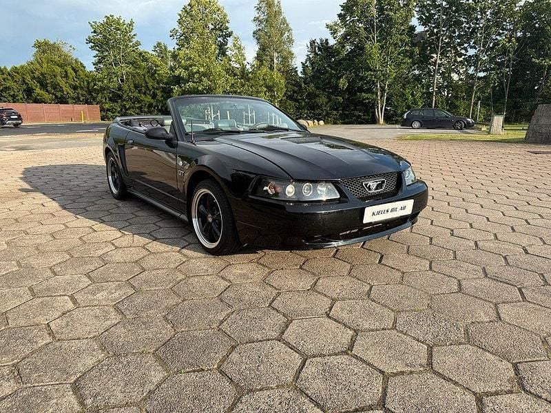 Svart Begagnad 1999 Ford Mustang GT Cab | 109 000 kr - Bild 1/4