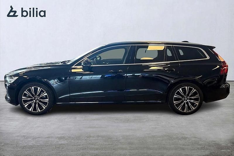 Begagnad Volvo V60 Core 253 HK (186 kW) 2022 Svart Kombi