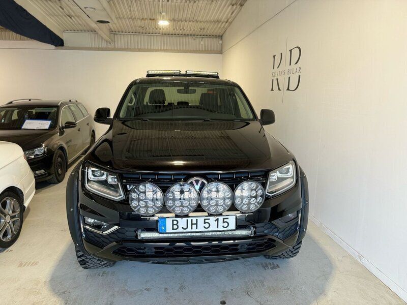 Svart Begagnad 2017 VW Amarok Pickup | 229 900 kr (Marknadspris) - Bild 1/4