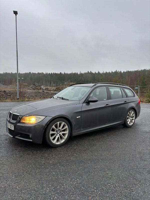 Begagnad 2006 BMW 330 Kombi | 24 900 kr (Superpris) - Bild 1/4