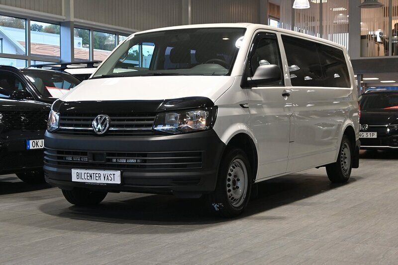 Vit Begagnad 2018 VW Caravelle Comfortline Minibuss | 299 000 kr (Marknadspris) - Bild 1/4