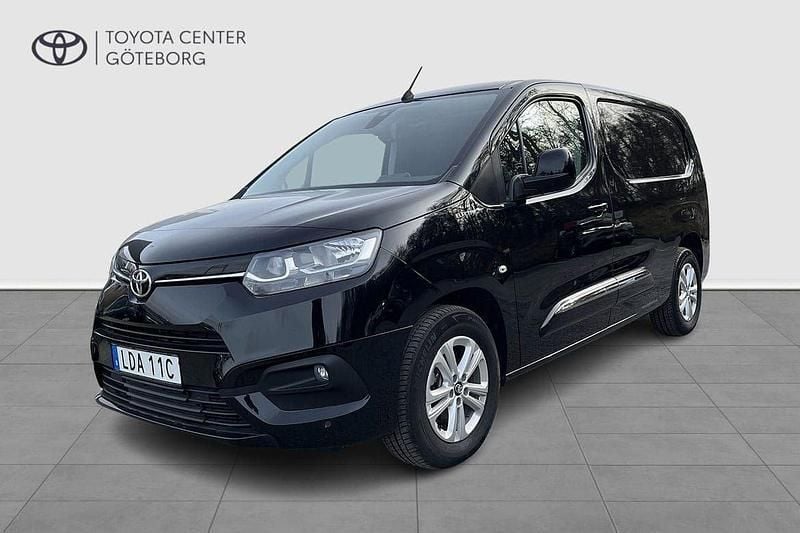 Svart Ny 2024 Toyota Proace City Van | 369 000 kr - Bild 1/4