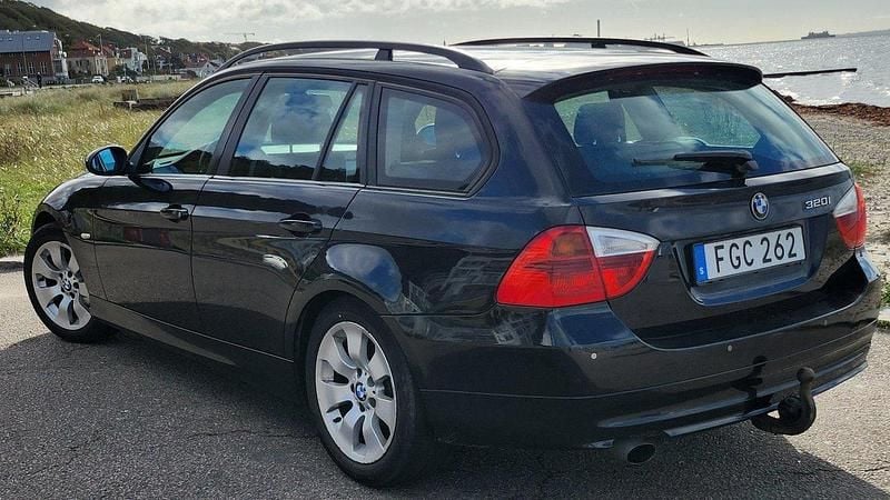Svart Begagnad 2007 BMW 320 Advantage Kombi | 32 500 kr (Marknadspris) - Bild 1/4