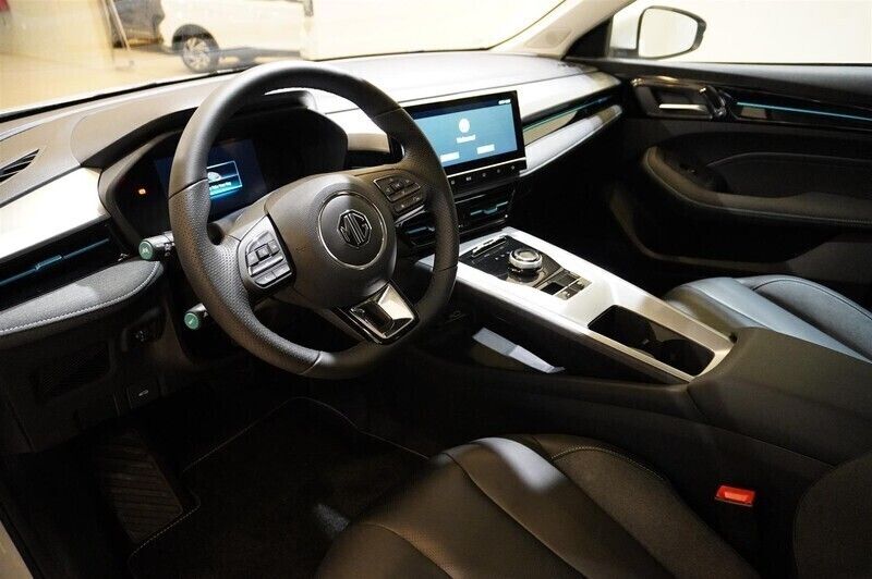 Begagnad MG MG5 EV Luxury 115 kW (157 HK) 2023 Vit (dover white) Kombi