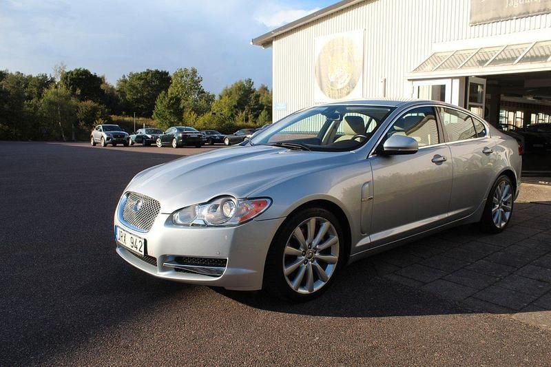 Grå Begagnad 2009 Jaguar XF Sedan | 135 000 kr (Lite dyr) - Bild 1/4