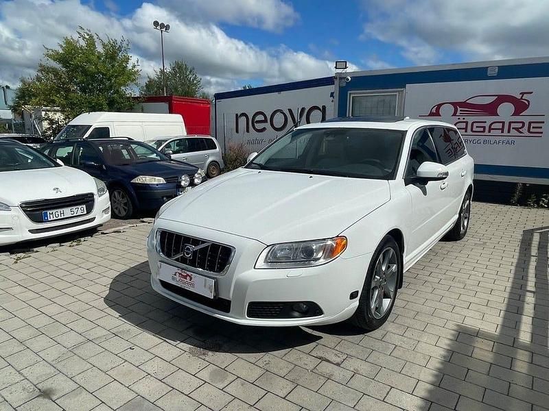 Begagnad Volvo V70 Summum 200 HK (147 kW) 2009 Vit Kombi
