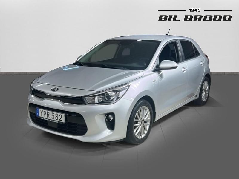 Grå Begagnad 2017 Kia Rio Advance Halvkombi | 114 500 kr (Marknadspris) - Bild 1/4
