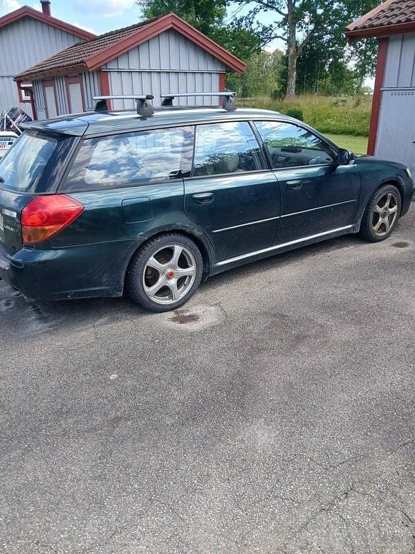 Grön Begagnad 2005 Subaru Legacy Kombi | 19 000 kr (Superpris) - Bild 1/2
