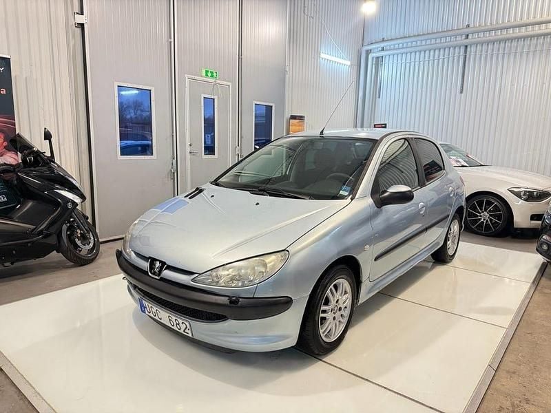 Begagnad Peugeot 206 75 HK (55 kW) 2004 Grå