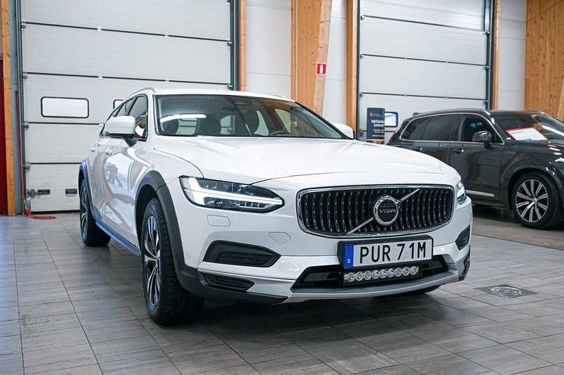 Begagnad Volvo V90 CC 197 HK (144 kW) 2023 Vit Kombi