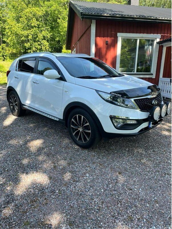 Vit Begagnad 2015 Kia Sportage SUV | 110 000 kr (Marknadspris) - Bild 1/4