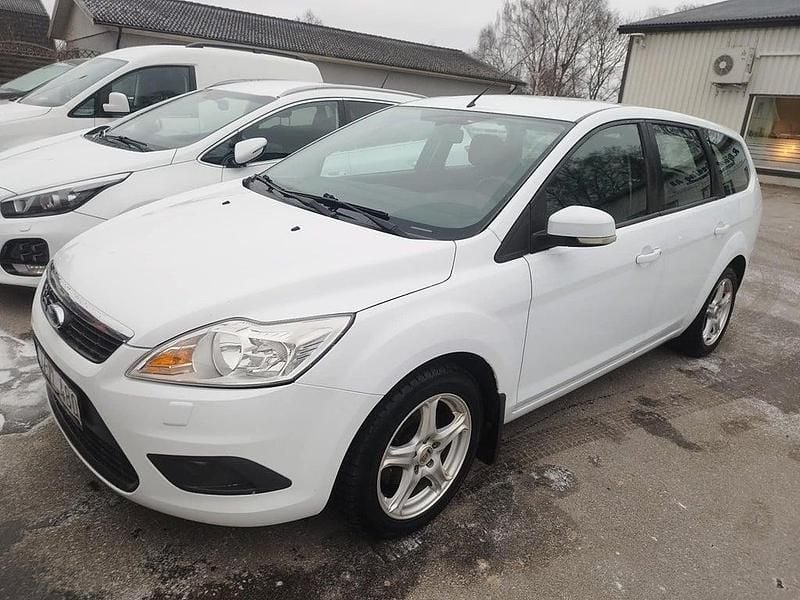 Vit Begagnad 2009 Ford Focus Trend Kombi | 27 900 kr (Marknadspris) - Bild 1/3