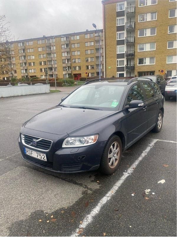 Grå Begagnad 2009 Volvo V50 Kombi | 23 000 kr (Superpris) - Bild 1/4