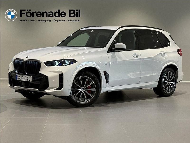 Vit Begagnad 2024 BMW X5 M Sport SUV | 899 000 kr - Bild 1/4