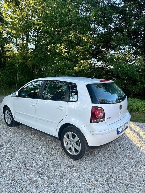 Vit Begagnad 2008 VW Polo Comfortline Halvkombi | 36 500 kr (Marknadspris) - Bild 1/4