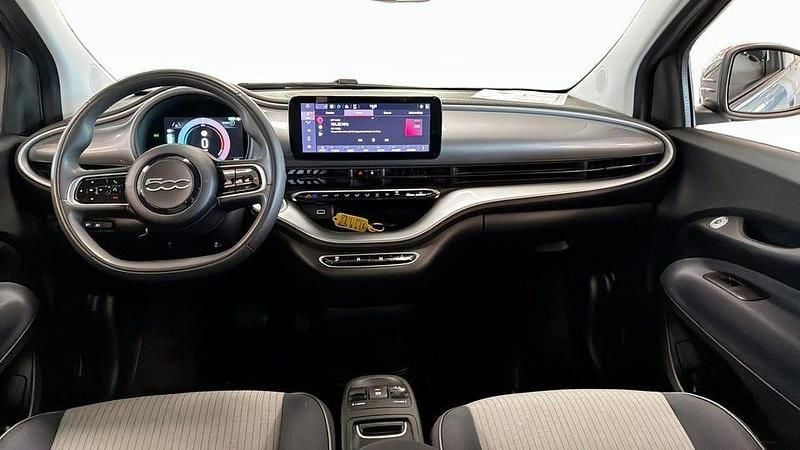 Begagnad Fiat 500e Icon 86 kW (118 HK) 2022 Grå Halvkombi