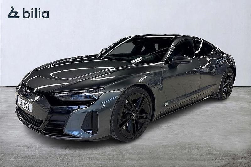 Grå Begagnad 2024 Audi e-tron GT quattro Sedan | 849 900 kr - Bild 1/3