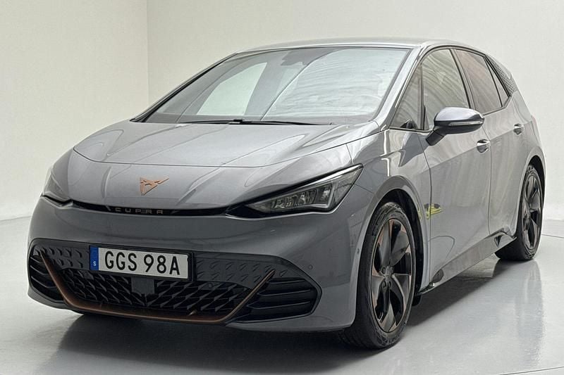 Ljusgrå Begagnad 2022 Cupra Born Halvkombi | 210 000 kr - Bild 1/4