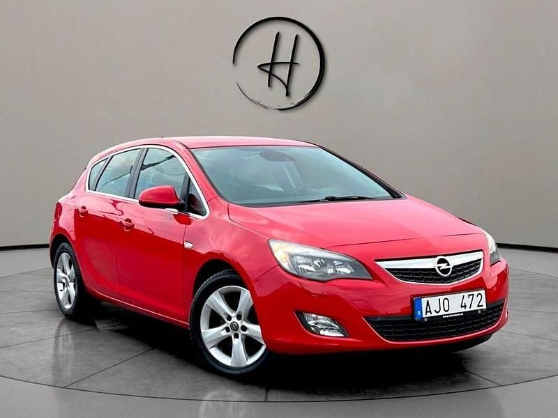 Röd Begagnad 2012 Opel Astra Enjoy Halvkombi | 54 900 kr (Lite dyr) - Bild 1/4